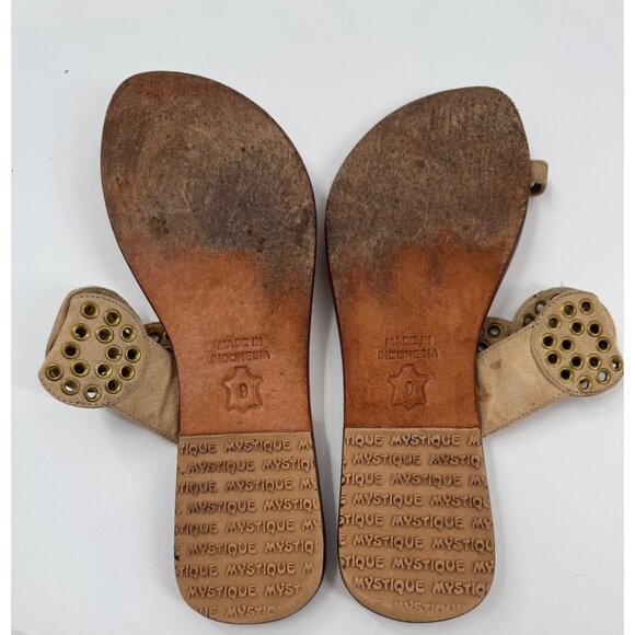 Mystique Womens Size 9 Tan Leather Sandals With Gold Stud Accents - Picture 5 of 11